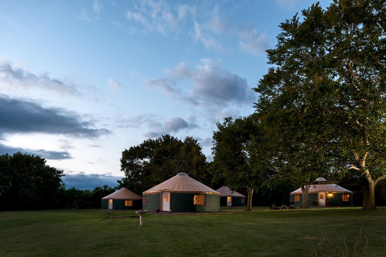 Yale Manor B&B & Yurt Glamping מראה חיצוני תמונה