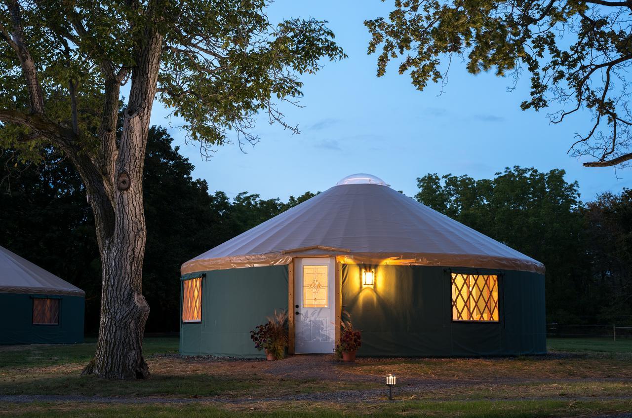Yale Manor B&B & Yurt Glamping מראה חיצוני תמונה