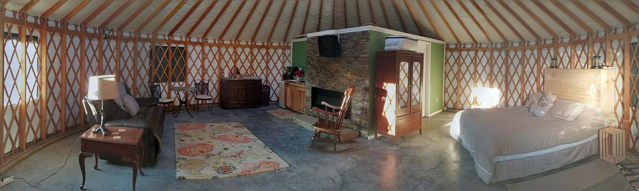 Yale Manor B&B & Yurt Glamping מראה חיצוני תמונה