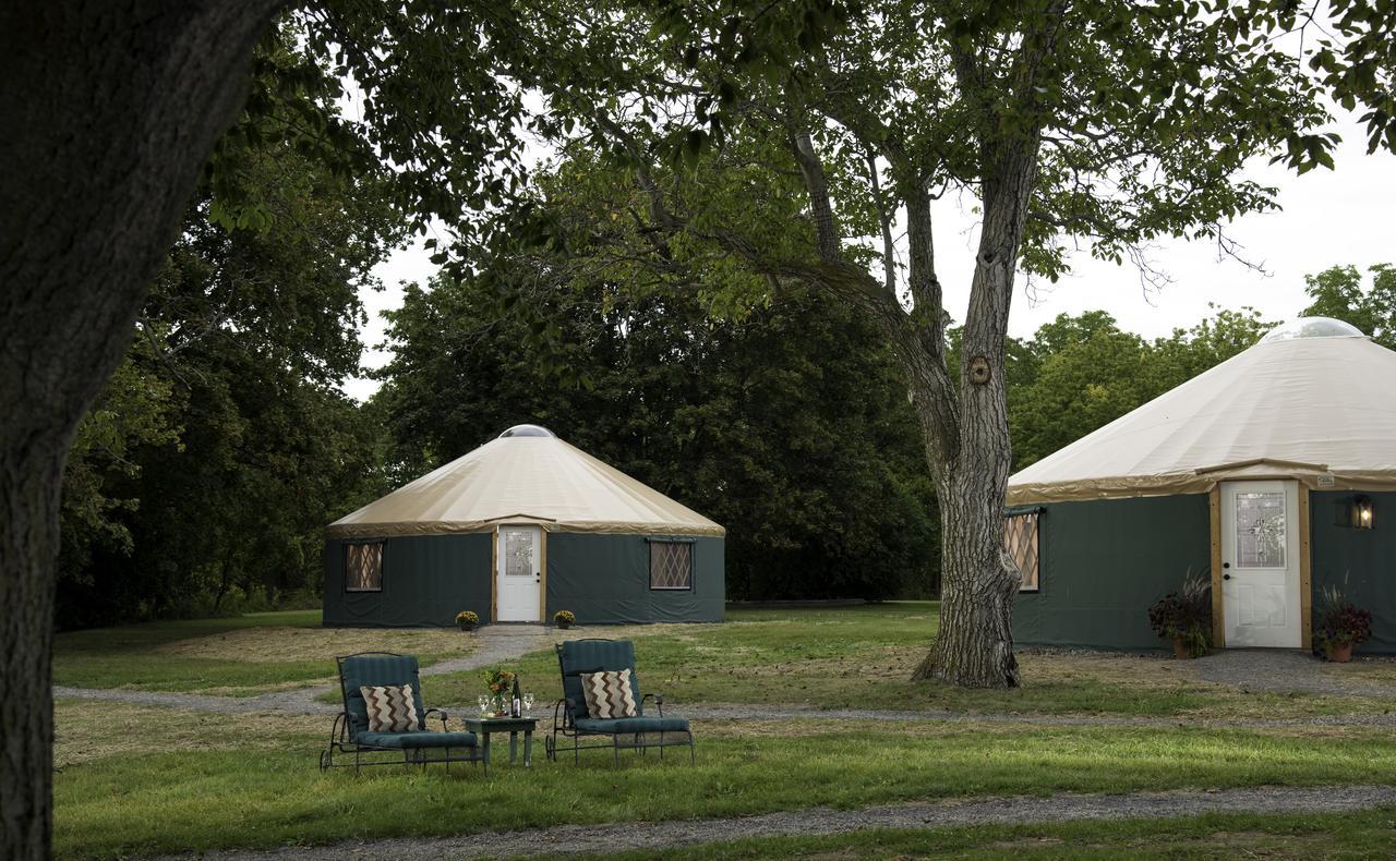 Yale Manor B&B & Yurt Glamping מראה חיצוני תמונה