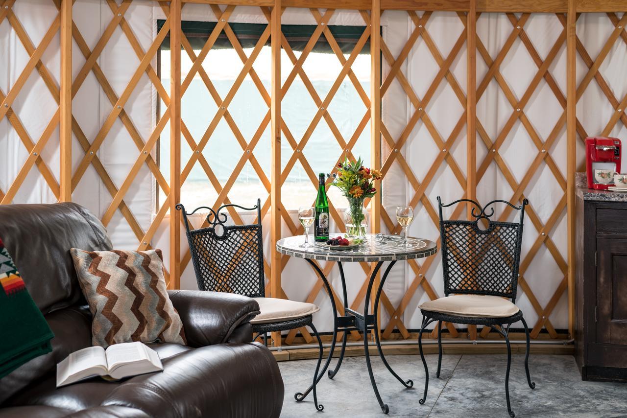 Yale Manor B&B & Yurt Glamping מראה חיצוני תמונה