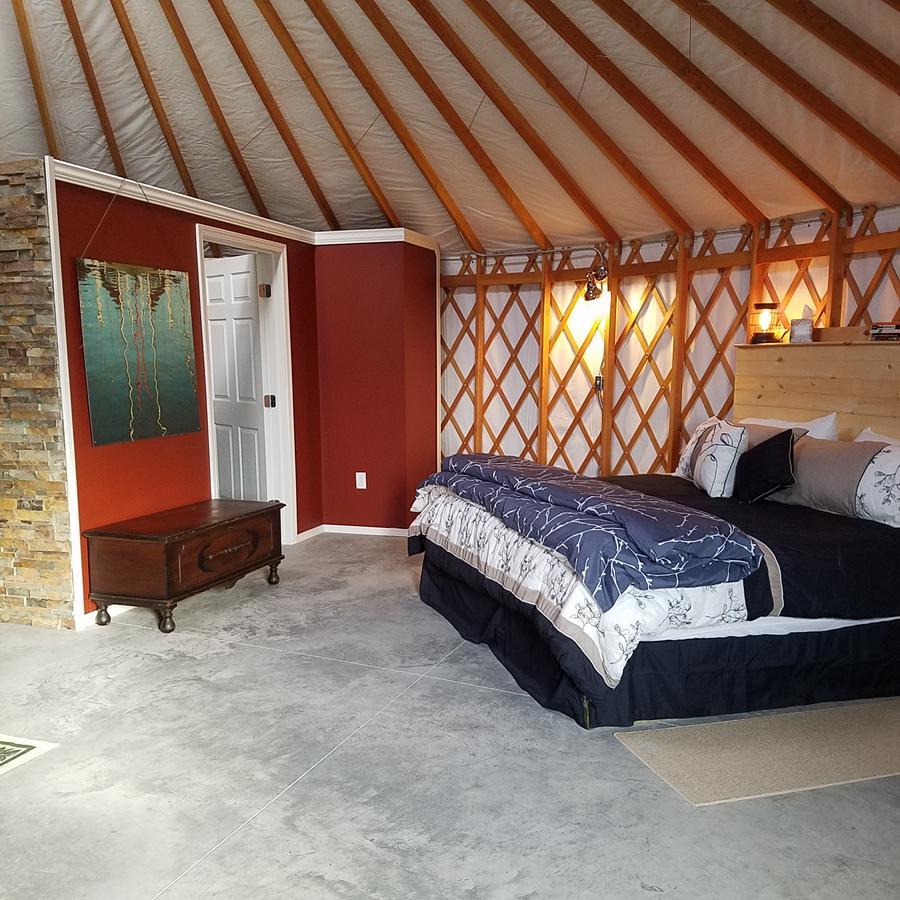 Yale Manor B&B & Yurt Glamping מראה חיצוני תמונה