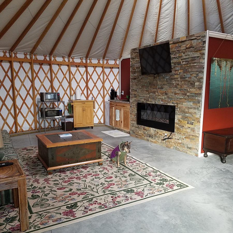 Yale Manor B&B & Yurt Glamping מראה חיצוני תמונה
